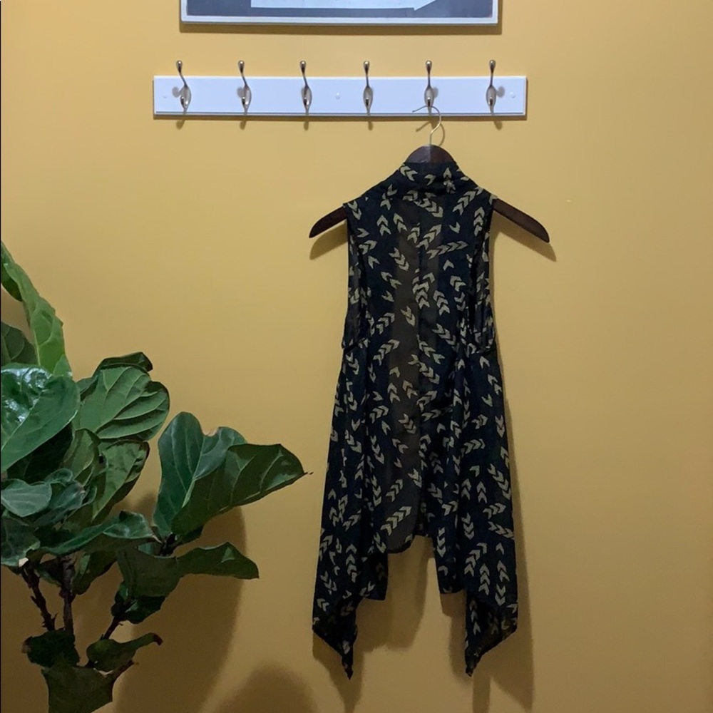 Patterned vest - Picture 4 of 5